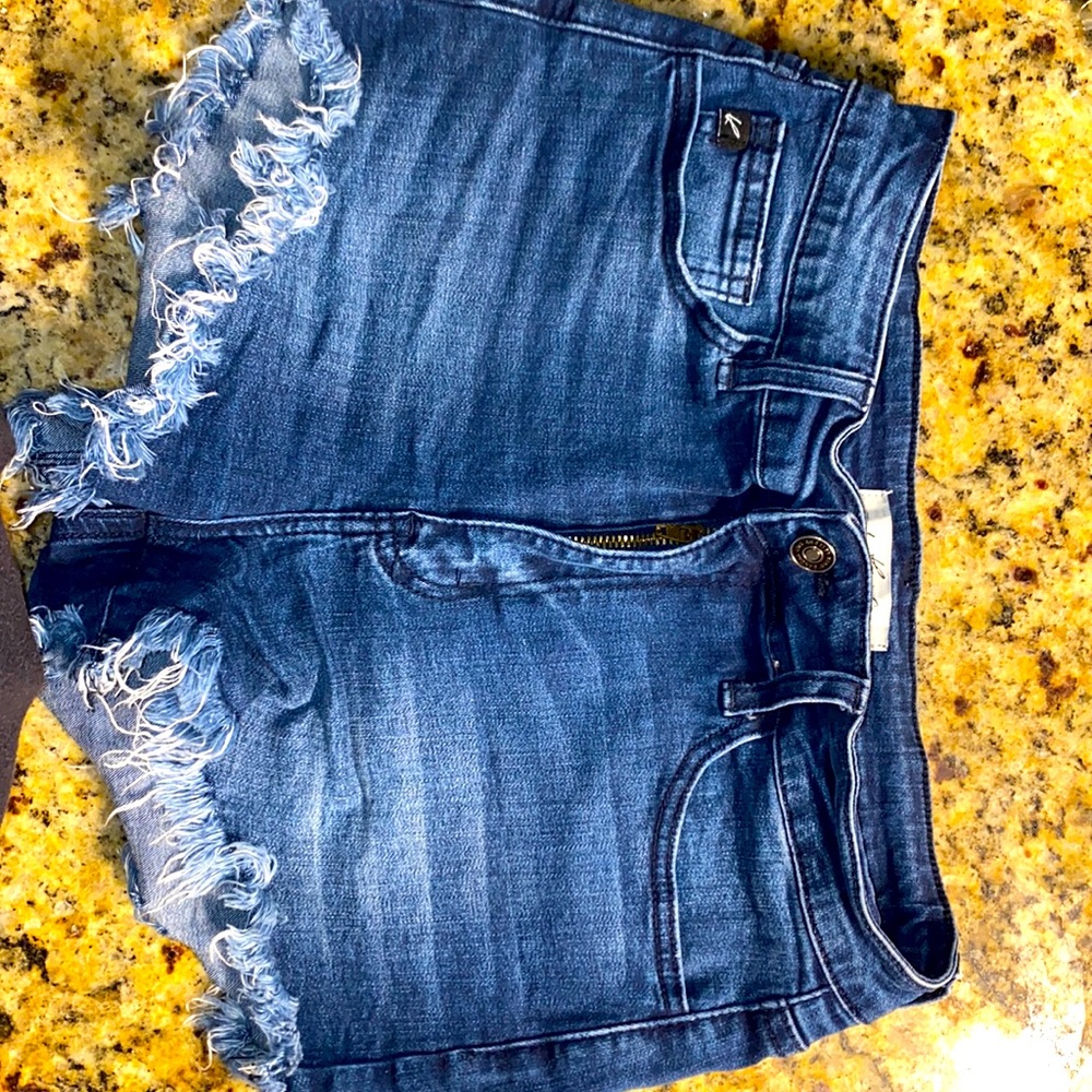 Used kancan high rise shorts. Size 9/28